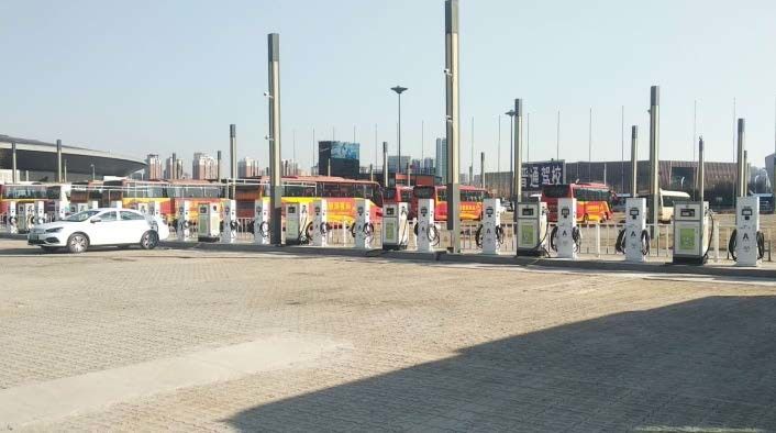 विज्ञापन डिस्प्ले के साथ कार GB/T लेवल 3 EV रैपिड चार्जर स्टेशन CCS 60KW
