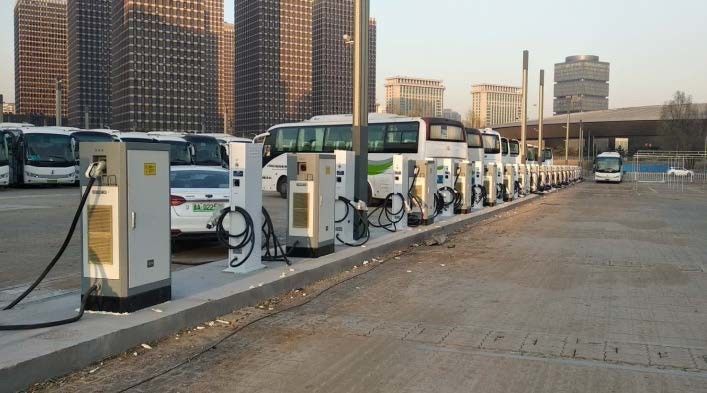 सुपर फास्ट डुअल गन 120KW / 180KW फ्लोर-स्टैंड CCS2 कमर्शियल DC EV चार्जर OCPP 1.6